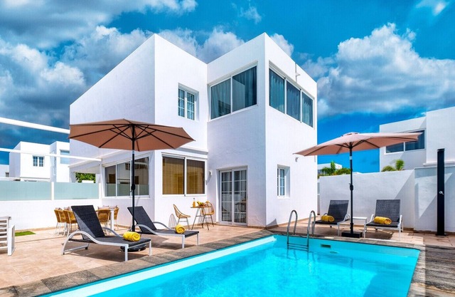 Villa Marina Oasis - Private Pool, Air-Con and Sat TV By Lanzarote Vacation Homes