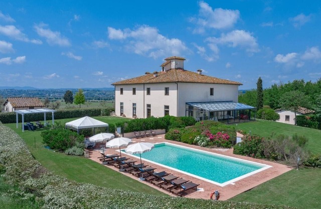 Villa Meraviglia - private villa ideal for large groups