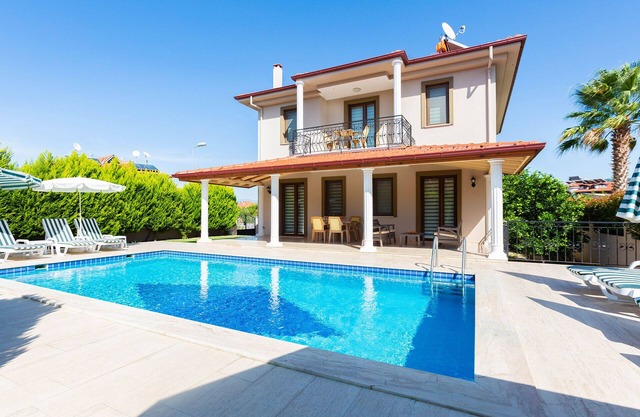 Villa Melis - 4 bedrooms, private pool and garden, 10 minutes to the centre