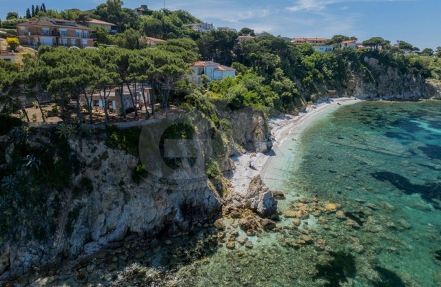 Villa Meridiana on the white cliff of Portoferraio
