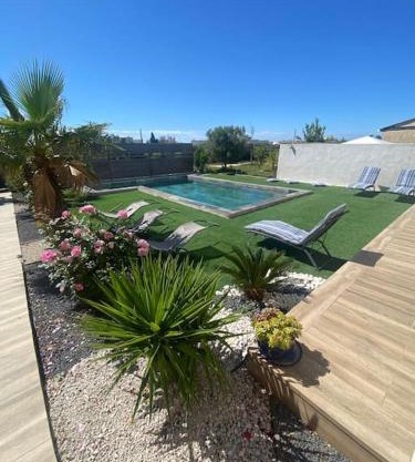 Villa moderne avec Piscine, grand terrain à 7 mn de la mer