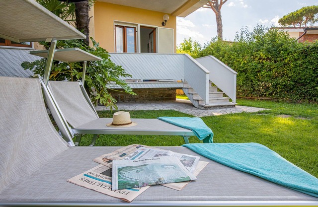 Villa near the sea exclusive garden, parking, wi -fi, bbq
