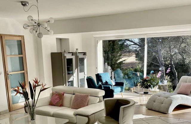 Villa near the sea, Promo