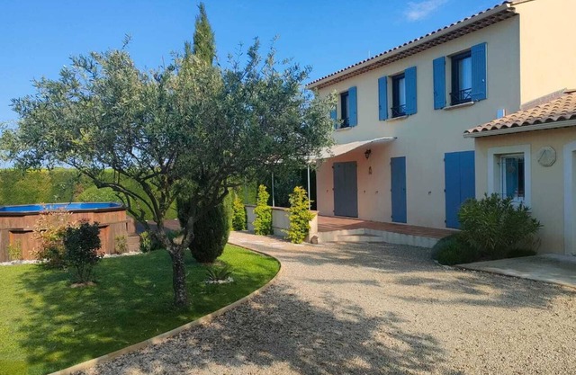 VILLA near VAISON LA ROMAINE 6 people