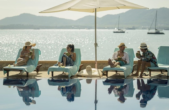 Villa Nirvana - Tropical Chic Oceanview 4BR Haven with a Shared Beachfront Pool