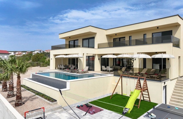 Villa Novue with pool