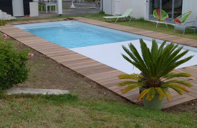 Villa on 1100m2 plot enclosed by walls very quiet location East West