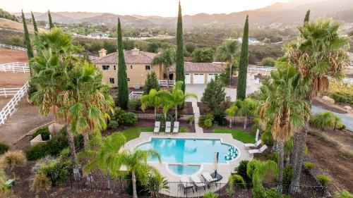 Villa on 5 Acre Vineyard Equestrian Estate, Pool & Hot tub, Events