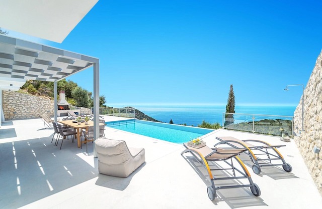 Villa Owls Secret by Villa Plus