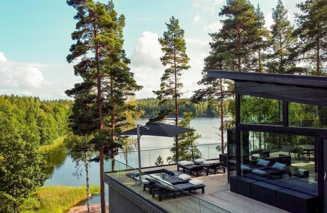Villa Padel - Premium Lakeside Residence & Grounds