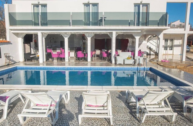 VILLA PANORAMA-SPORT,POOL&BAR