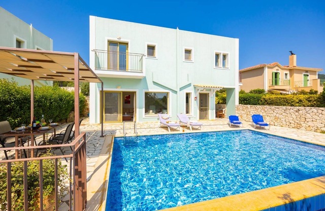 Villa Pinelopi - Two Bedroom Villa, Sleeps 5
