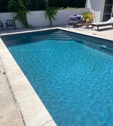 Villa piscine netflix