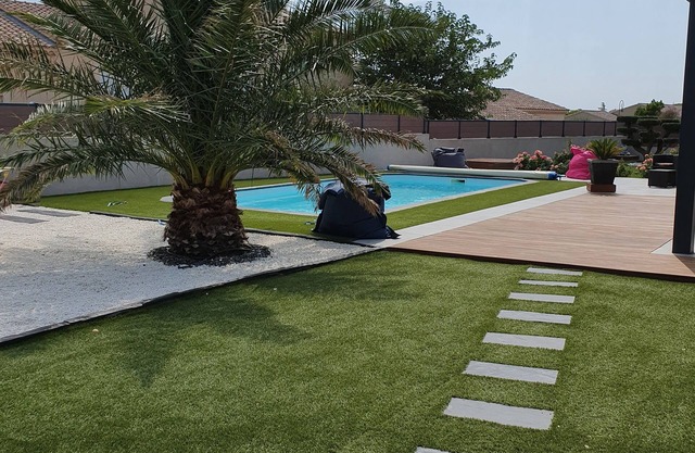 VILLA PLAN FOOT 4 BEDROOMS IN CAIRANNE, ON THE WINE ROUTE.