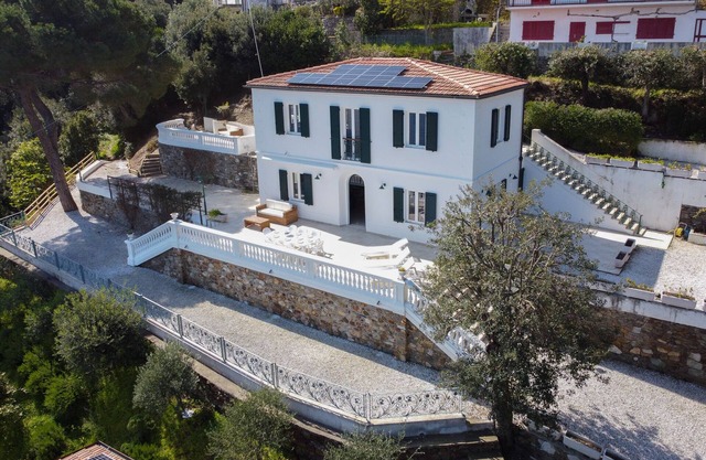 Villa Porticciolo has an heartbreaking view.