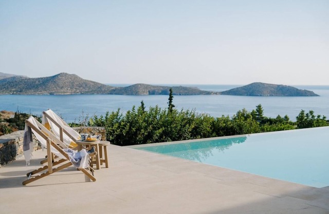 Villa Queen with a heated pool