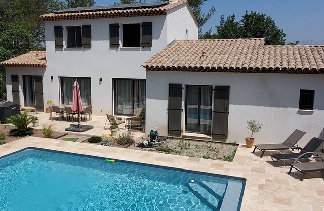 Villa Récente Avec Piscine et Climatisation à