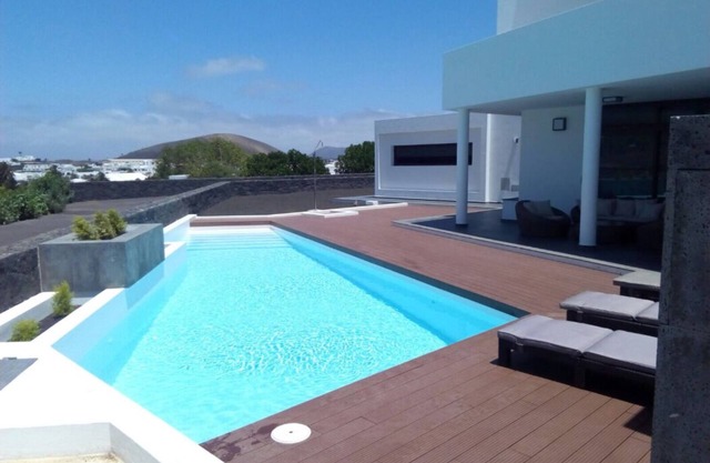 Villa Rayito. Modern and spacious Villa, heated pool and beautiful views
