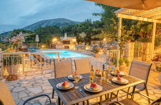 VILLA REGINA - Private paradise with tree-house&heated pool