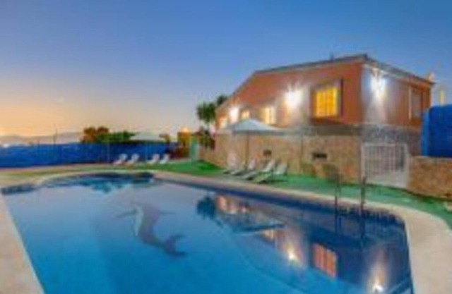 Villa Rural Piscina fortuna luxury23 personas 10 Habitaciones habitaciones wifi