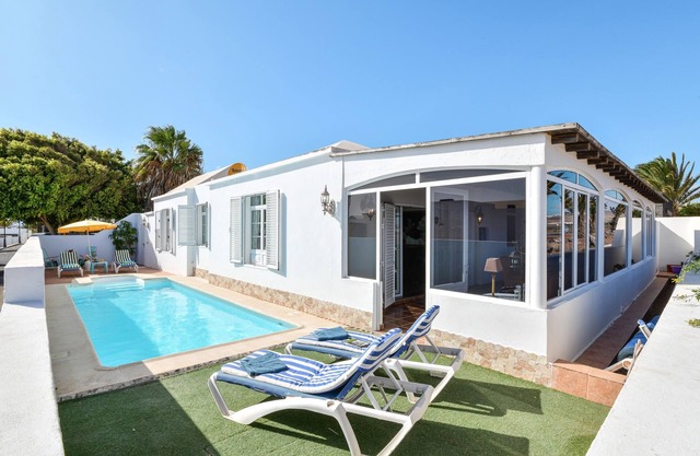 Villa "Rústica" close to the Beach with Sea and Mountain Views, Pool & Terraces