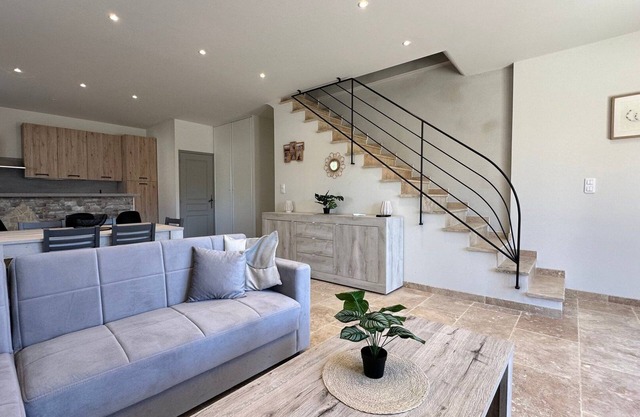 Villa Sarde, entire house with parking