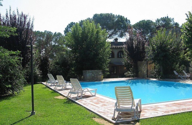 Villa Saveria N: A welcoming apartment surrounded by the greenery.