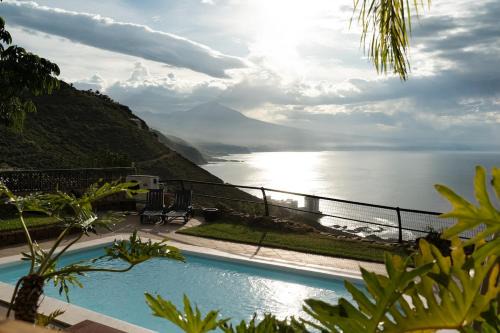 Villa Serena del Mar, Lujo con vistas al mar y Piscina Climatizada