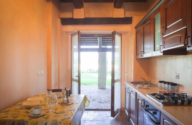 Villa sleeps 24, swimming pool, Countryside, Fano, porch, sea1km