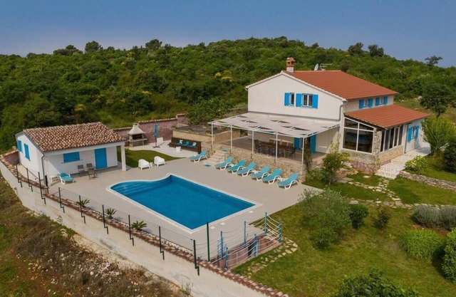 Villa Tanga near Rovinj for 8 persons with pool