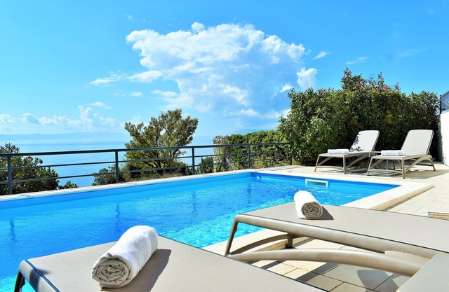 Villa Vedran - A Peaceful Retreat with Stunning Sea Views in Podgora