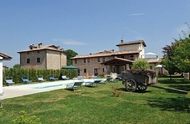 Villa Vezzosa D: A cozy and welcoming apartment that is part of an ancient country house, with Free WI-FI.