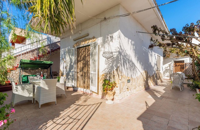 Villa 'Villetta A Torre Lapillo' with Sea View, Shared Terrace and Air Conditioning