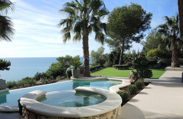 Villa Vista, Breathtaking Sea Views, Stylish garden , Peaceful Location ,