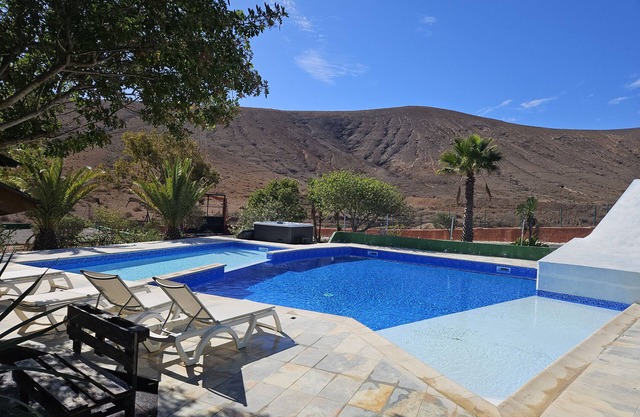 Villa “Vivienda Vacacional Sara” with Mountain View, Terrace, Pool & Basketball Court