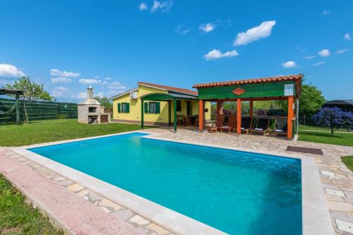 Villa Vrt, a private and fully fenced forest retreat