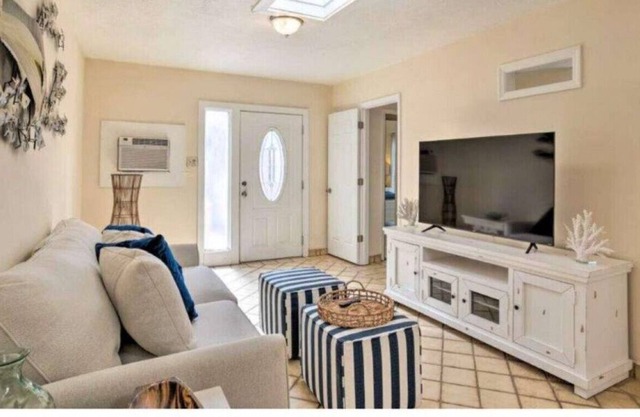 Villa - W Ocean Ave · Cheerful 2 bedroom Villa with Pool