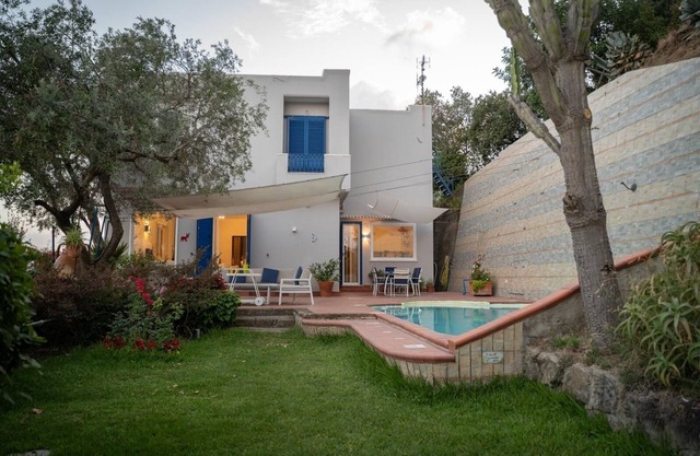 Villa w/pool and stunning views in Vietri sul Mare