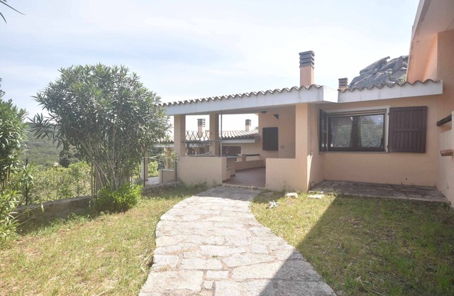 Villa with fenced garden barbecue 2 verandas