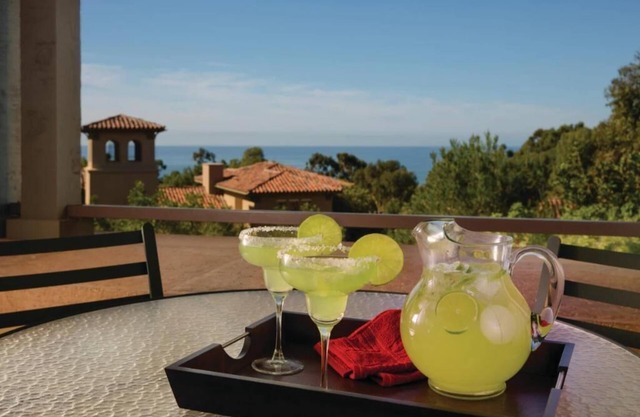 Villa with 2 bedrooms, full kitchen and washer/dryer.in beautiful Newport.