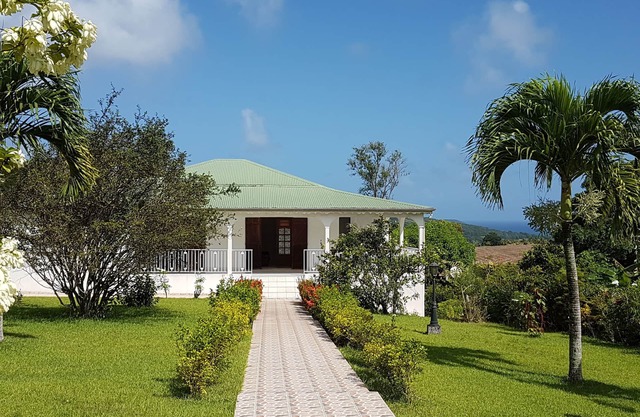 Villa with garden and sea view