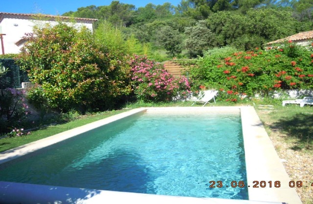 Villa with garden and swimming pool very quiet residence: just the cicadas