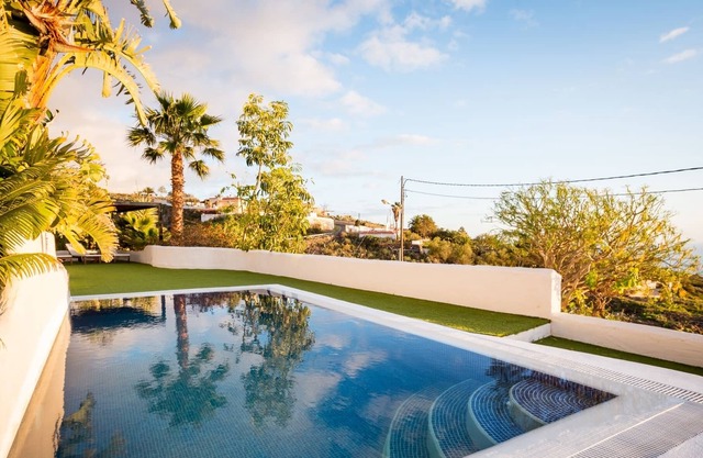 Villa with heated private pool and exotic garden