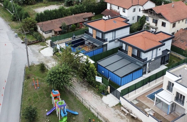 Villa with heated pool for families
