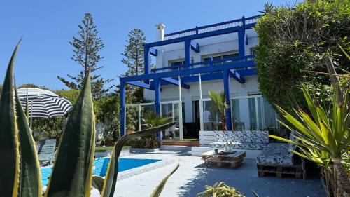 Villa with pool and beach access