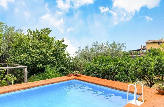 Villa with pool and panoramic surroundings