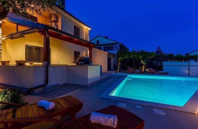 Villa with pool and terrace with barbecue