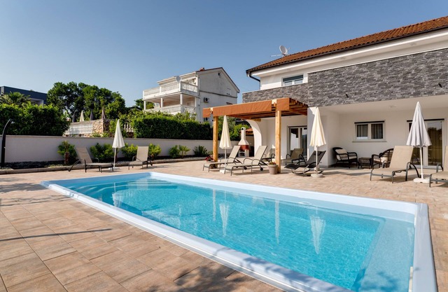 Villa with pool, beach, quiet location - TRAVELER Reisebüro Krk - ID 2164