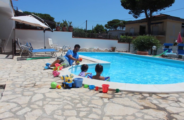 Villa with Pool Naples Sea Beach Garden vacation private park. 13persone