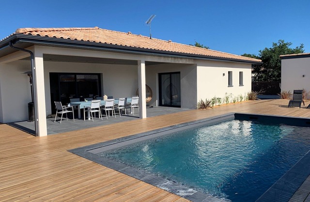 Villa with pool near beach Montalivet and Vensac
